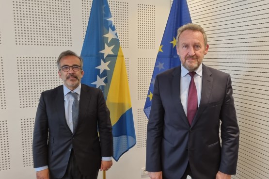 Predsjedatelj Doma naroda Bakir Izetbegović sastao se u Bruxellesu sa izvjestiteljem Europskog parlamenta za BiH 